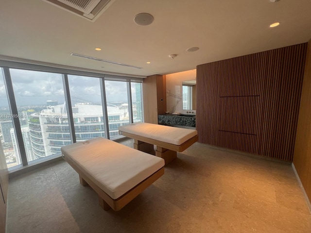 recreation room featuring floor to ceiling windows and recessed lighting