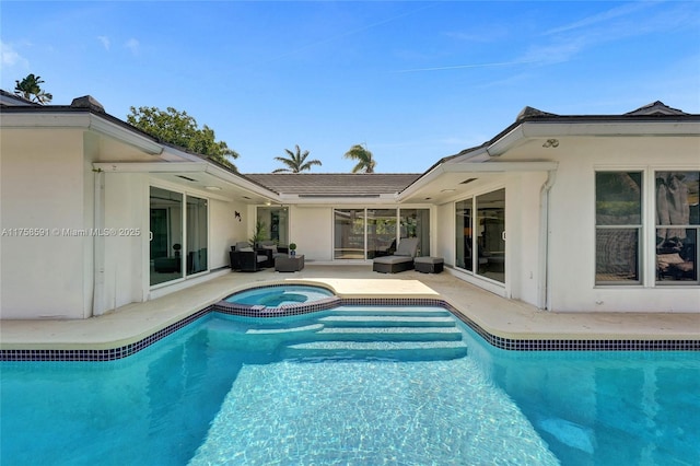 2817 NE 26th St, Fort Lauderdale, FL 33305 - view of swimming pool with a patio area and a pool with connected hot tub