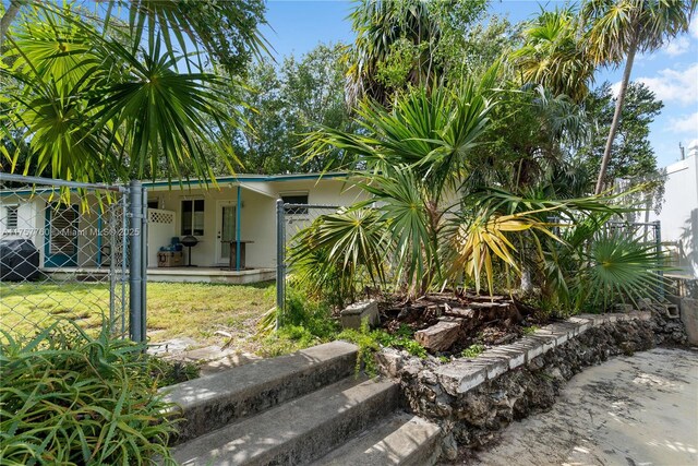 view of yard with fence