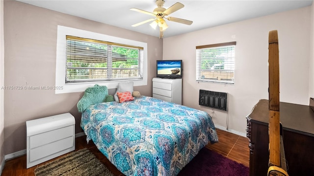 bedroom with ceiling fan and baseboards