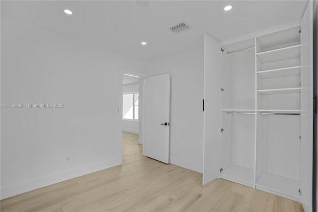 1116 N 31st Ave, Hollywood, FL 33021 - unfurnished bedroom featuring light wood finished floors, a closet, and recessed lighting