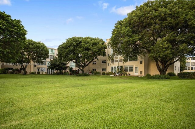 330 NE 26th Ave Unit 4160, Boynton Beach, FL 33435 - view of community featuring a lawn