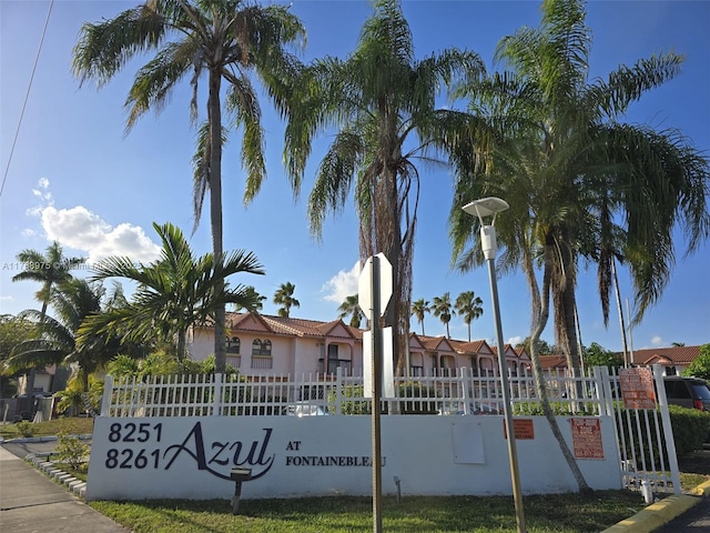 exterior space featuring fence