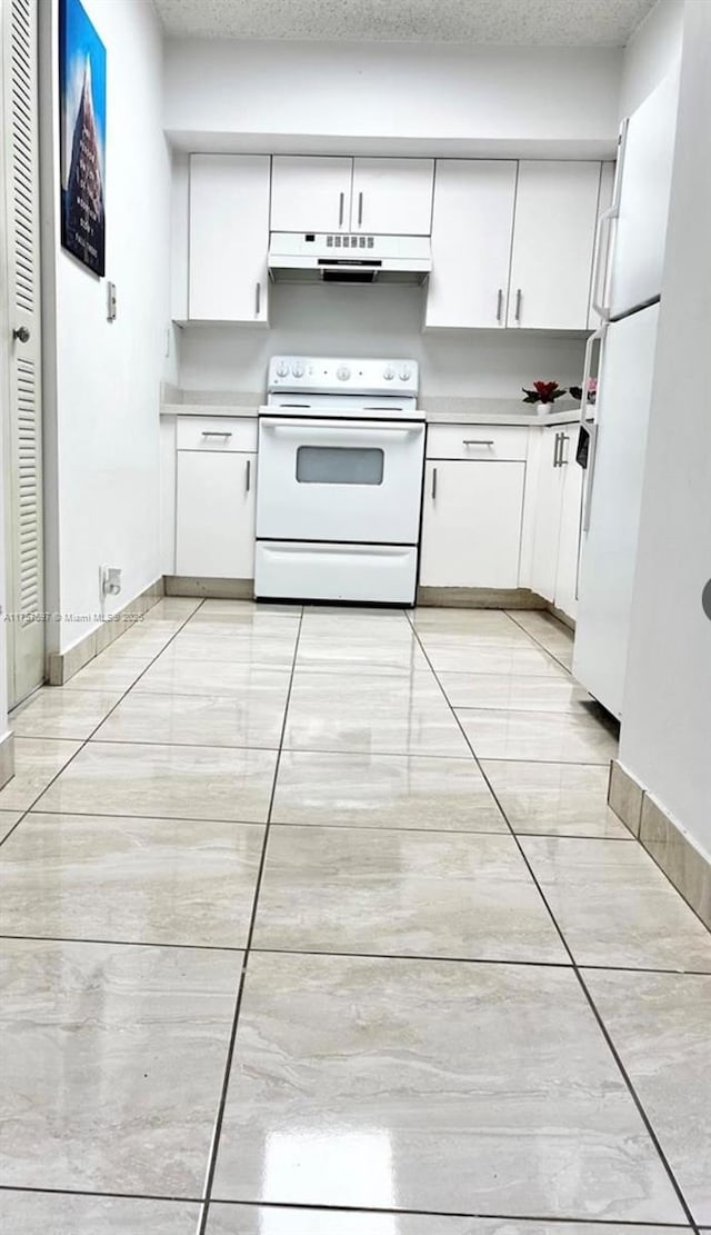 kitchen with white appliances, under cabinet range hood, light countertops, and a textured ceiling