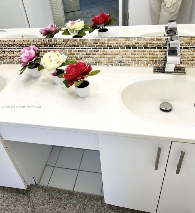 bathroom featuring tasteful backsplash and vanity