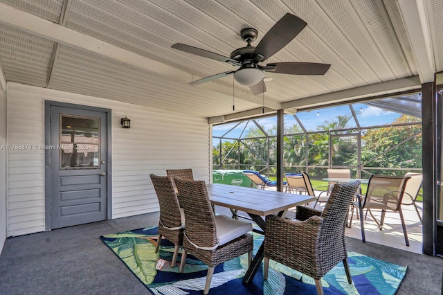 sunroom / solarium with a ceiling fan