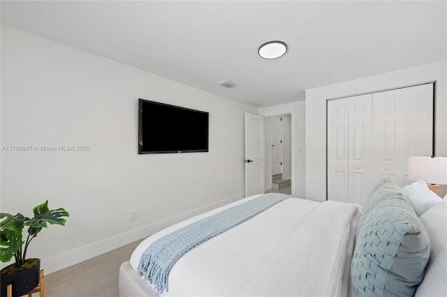 bedroom featuring a closet, visible vents, and baseboards