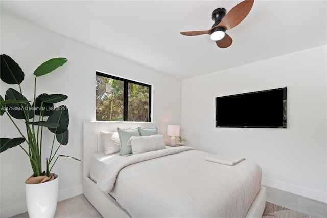 bedroom with baseboards and a ceiling fan