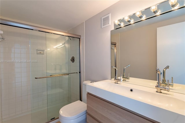 full bath with toilet, a shower stall, visible vents, and vanity