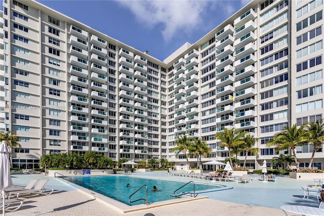 view of swimming pool