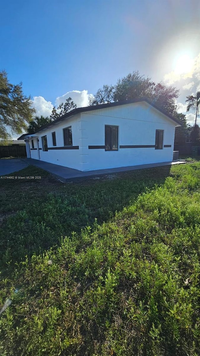 view of side of property featuring a yard