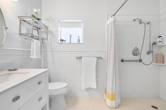 full bath featuring tile walls, a wainscoted wall, vanity, and tiled shower