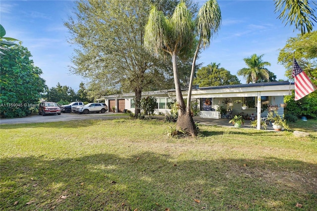 view of front of property with a front yard