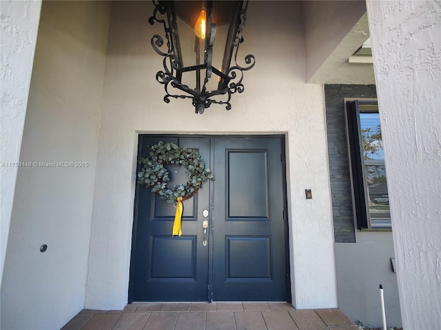 view of exterior entry with stucco siding