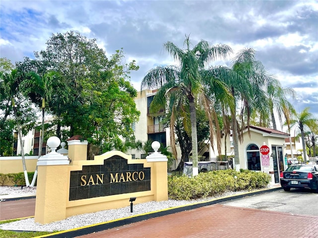 view of community / neighborhood sign