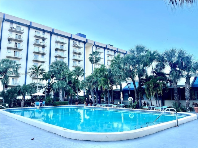 4550 NW 9th St Unit 101E, Miami, FL 33126 - view of pool