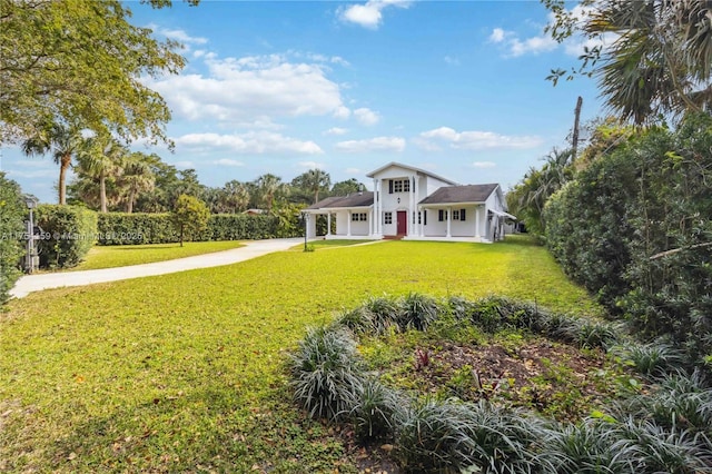 view of front of house featuring driveway and a front lawn