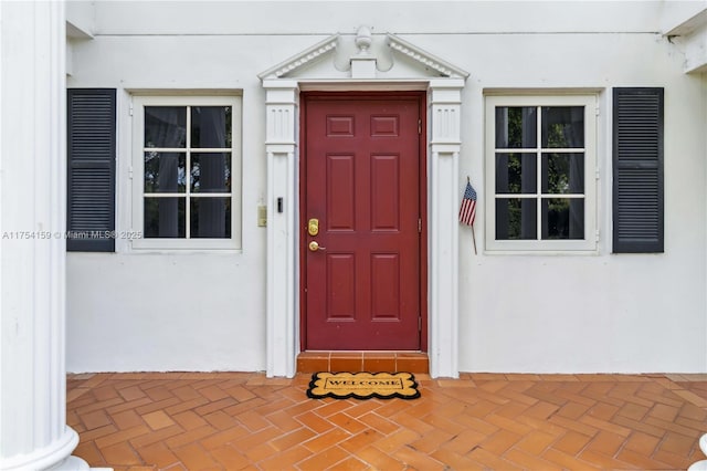 view of exterior entry with stucco siding