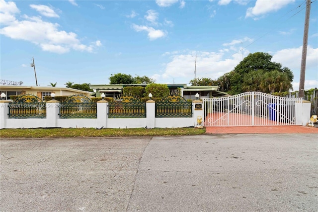 400 S 62nd Ter, Hollywood, FL 33023 - view of gate featuring a fenced front yard