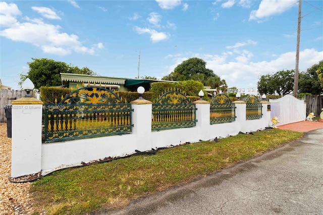 400 S 62nd Ter, Hollywood, FL 33023 - view of gate with a fenced front yard
