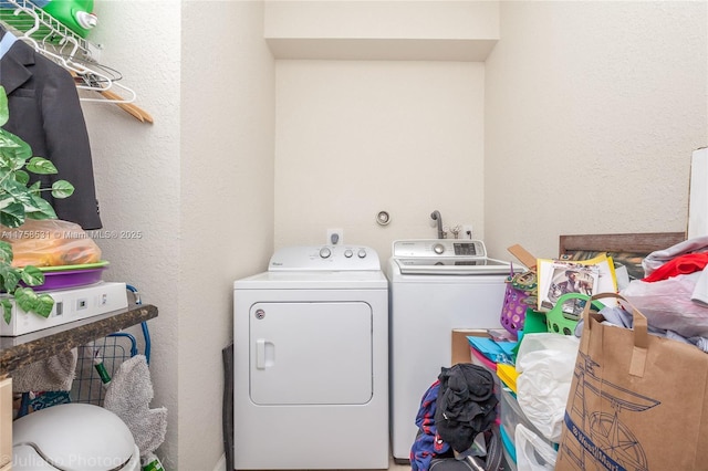 laundry room with laundry area and independent washer and dryer