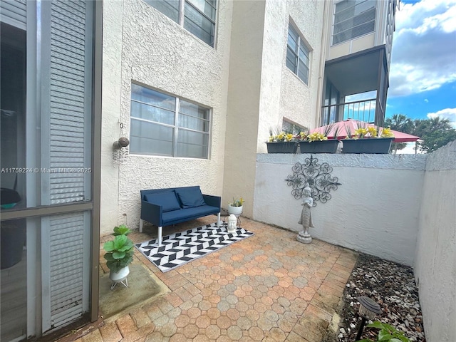 7100 NW 17th St Unit 111, Plantation, FL 33313 - view of patio featuring fence