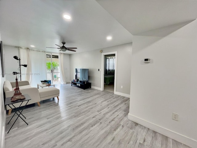 7100 NW 17th St Unit 111, Plantation, FL 33313 - living area with a ceiling fan, baseboards, light wood-style floors, and recessed lighting