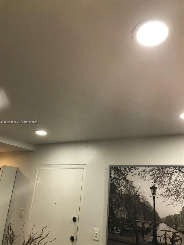7100 NW 17th St Unit 111, Plantation, FL 33313 - detailed view of recessed lighting
