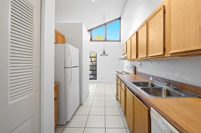 kitchen with high vaulted ceiling, a sink, under cabinet range hood, white appliances, and light tile patterned floors