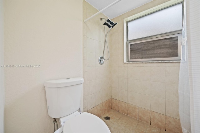 bathroom featuring a stall shower and toilet