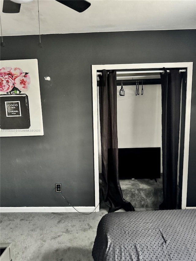 bedroom with a ceiling fan and baseboards