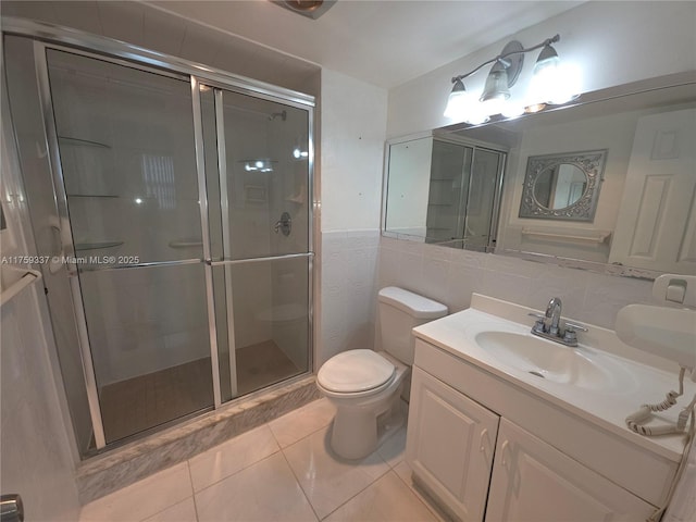8940 S Hollybrook Blvd Unit 109, Pembroke Pines, FL 33025 - bathroom featuring toilet, tile walls, a shower stall, and vanity