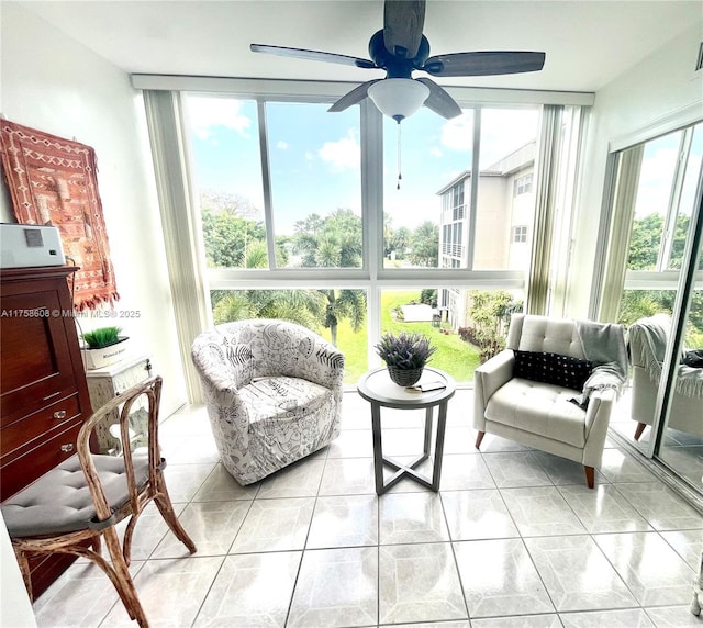 sunroom with ceiling fan