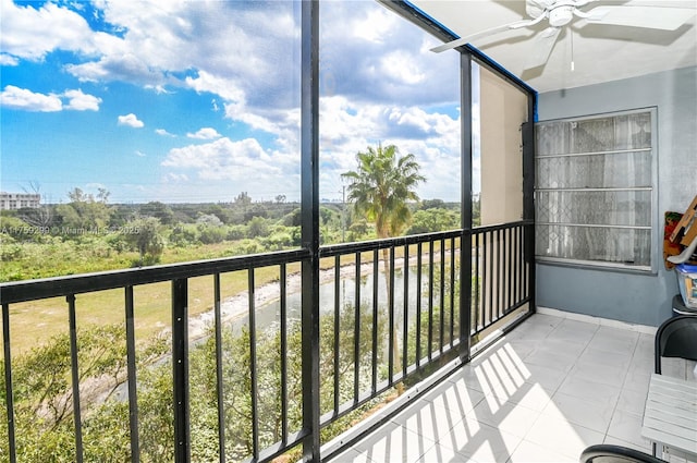 balcony featuring a ceiling fan