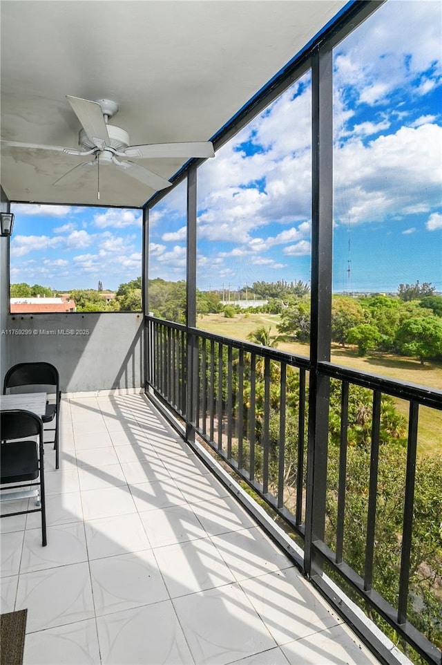 balcony featuring a ceiling fan