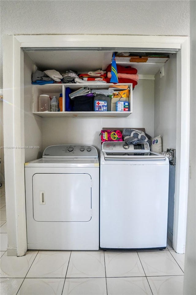 washroom with laundry area and independent washer and dryer