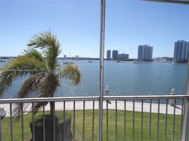 view of water feature featuring a city view