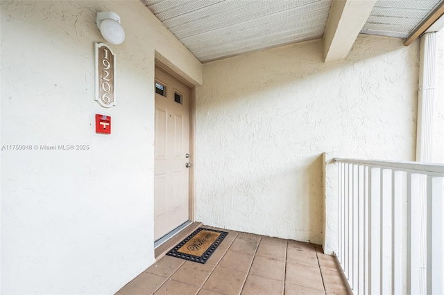 property entrance featuring stucco siding