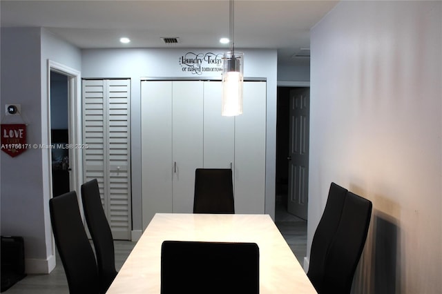 dining space with visible vents and recessed lighting