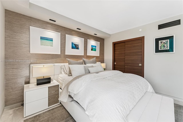 19667 Turnberry Way Unit 8K, Aventura, FL 33180 - bedroom featuring visible vents, baseboards, and a closet