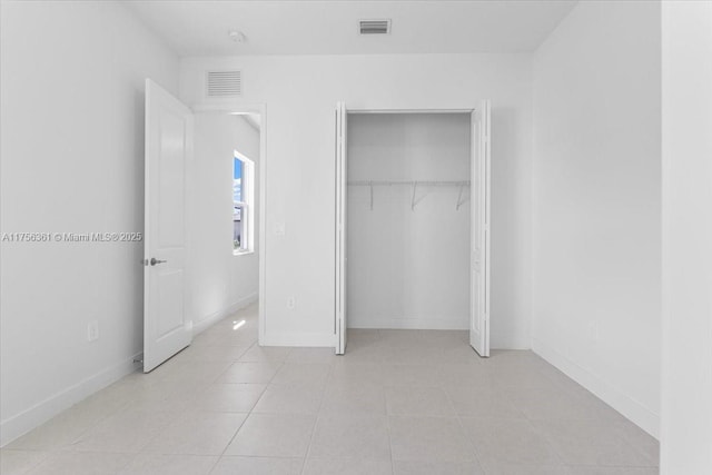 unfurnished bedroom featuring a closet, visible vents, and baseboards