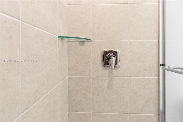 details featuring a tile shower