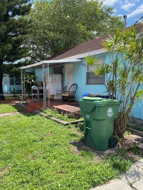 2158 NW 32nd St, Miami, FL 33142 - back of house featuring a yard and stucco siding
