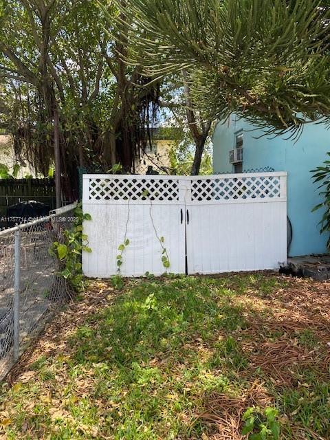 2158 NW 32nd St, Miami, FL 33142 - view of gate with fence