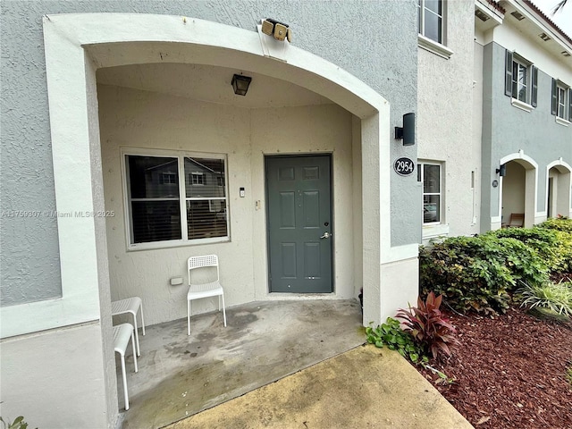 property entrance featuring stucco siding