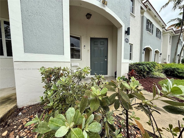 property entrance featuring stucco siding