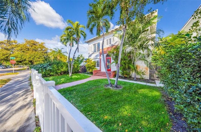 view of front of home featuring a front yard and fence