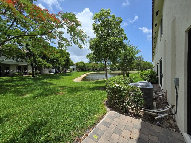 6001 Woods Edge Cir, Riviera Beach, FL 33410 - view of grassy yard with a water view