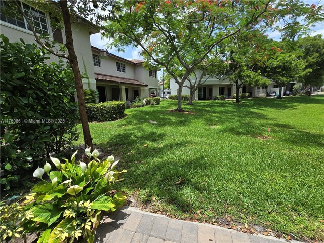 6001 Woods Edge Cir, Riviera Beach, FL 33410 - view of grassy yard