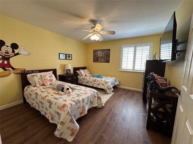 bedroom featuring ceiling fan, baseboards, a textured ceiling, and dark wood-style floors